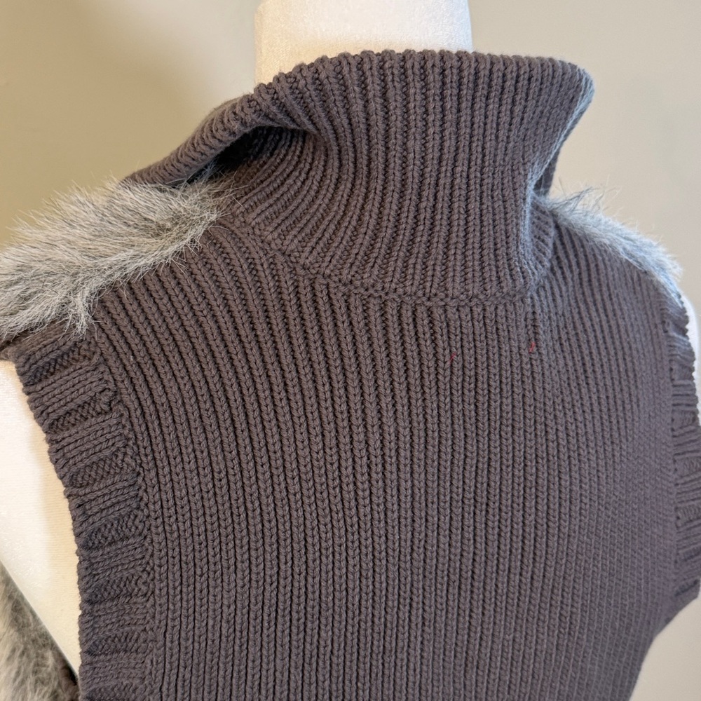 Elle Womens Sleeveless Faux Fur Snap Up Sweater Vest Size Medium Gray - Picture 11 of 13